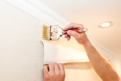 Pose de papier peint à Liginiac — revêtements muraux et toiles de verre